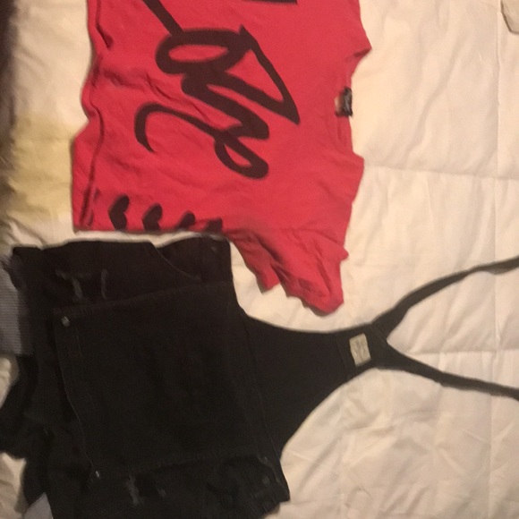 The shirt is form popular sports the shorts or from wax jean - Picture 2 of 2